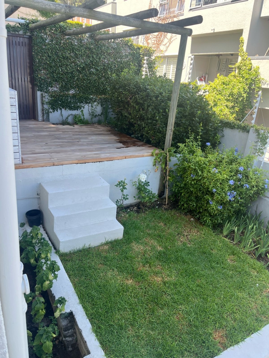 To Let 3 Bedroom Property for Rent in Vredehoek Western Cape